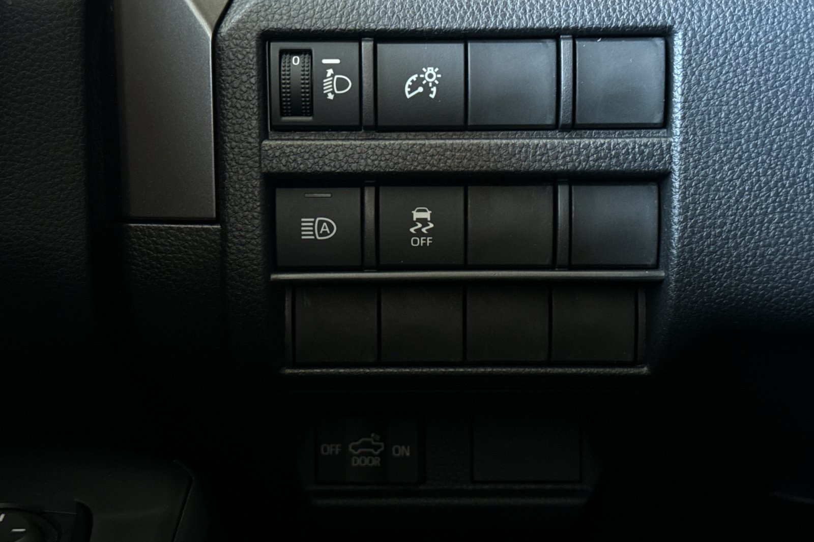 2025 Toyota Tacoma SR5 photo 27