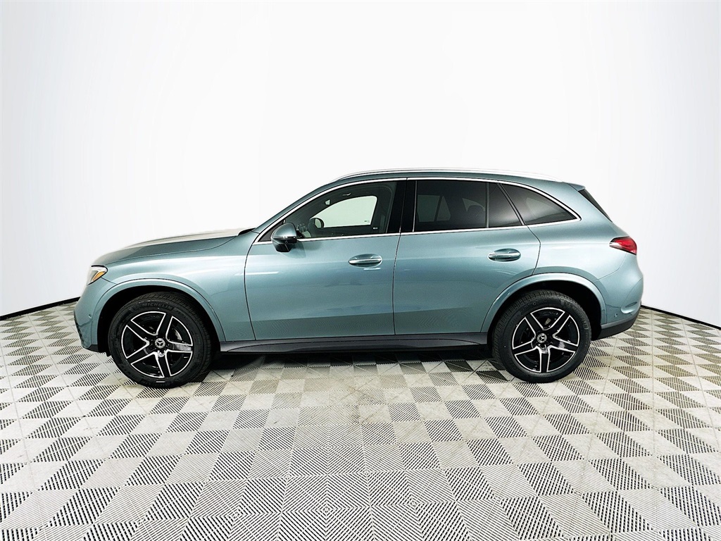 2026 Mercedes Benz GLC 300 photo 4