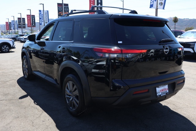 2025 Nissan Pathfinder SV photo 5