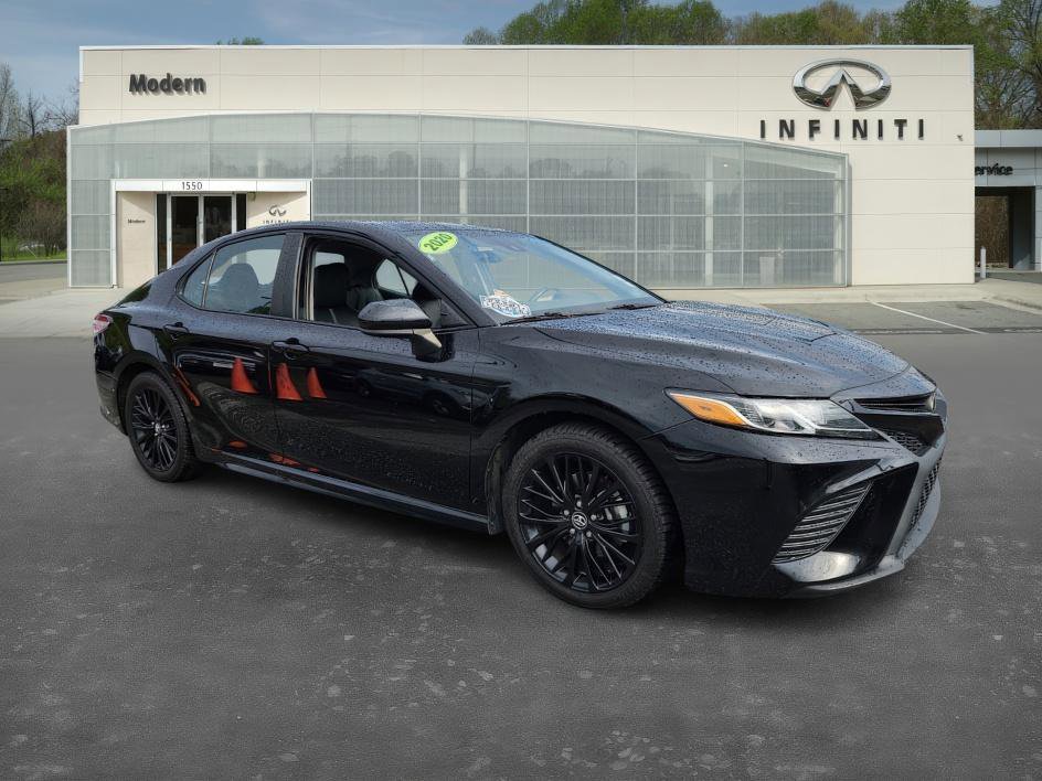 2020 Toyota Camry SE photo 2