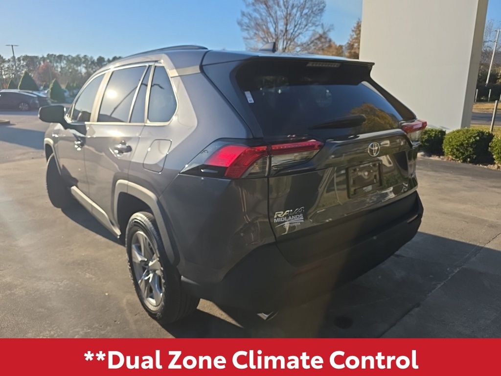 2023 Toyota RAV4 XLE photo 4