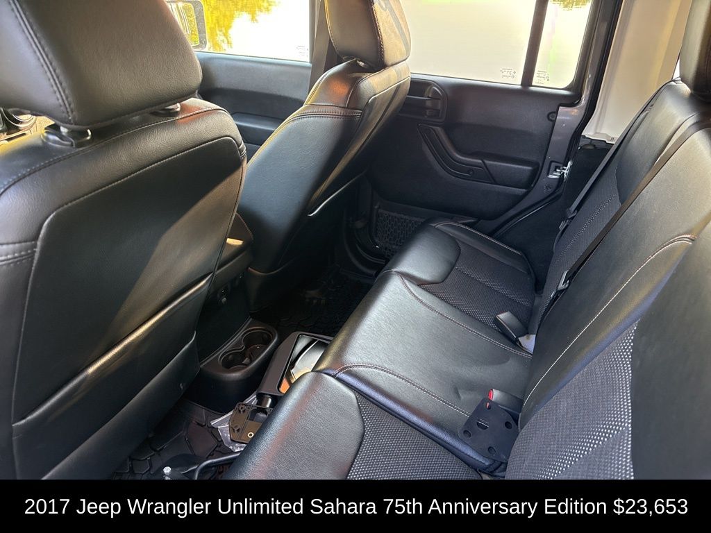 2017 Jeep Wrangler Unlimited Sahara photo 9