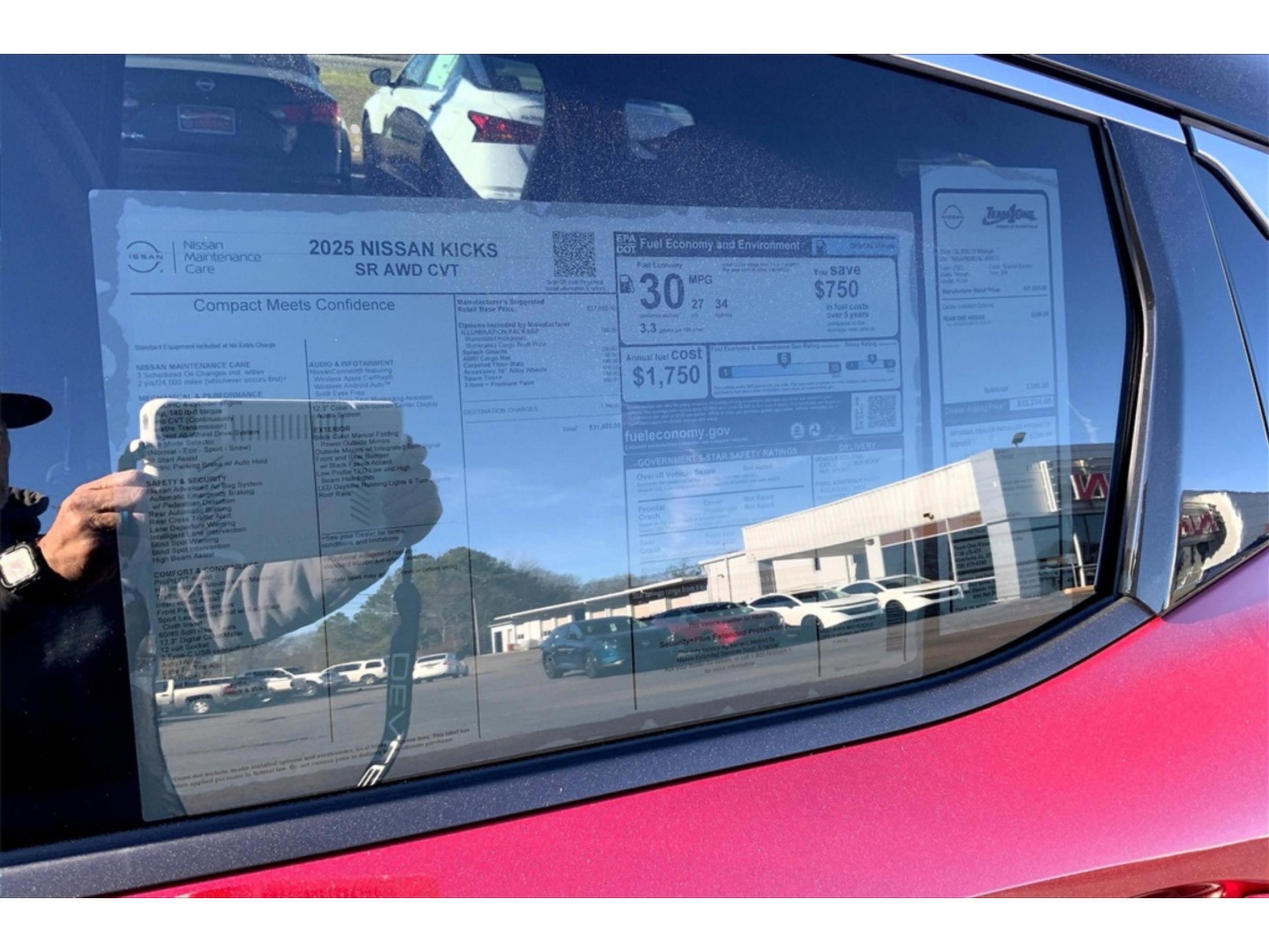 2025 Nissan Kicks SR photo 12