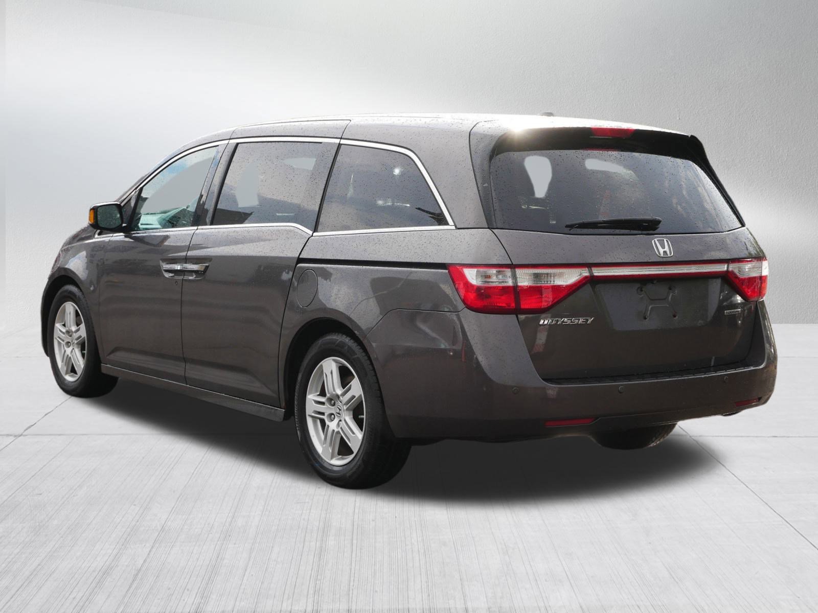 2013 Honda Odyssey Touring photo 5