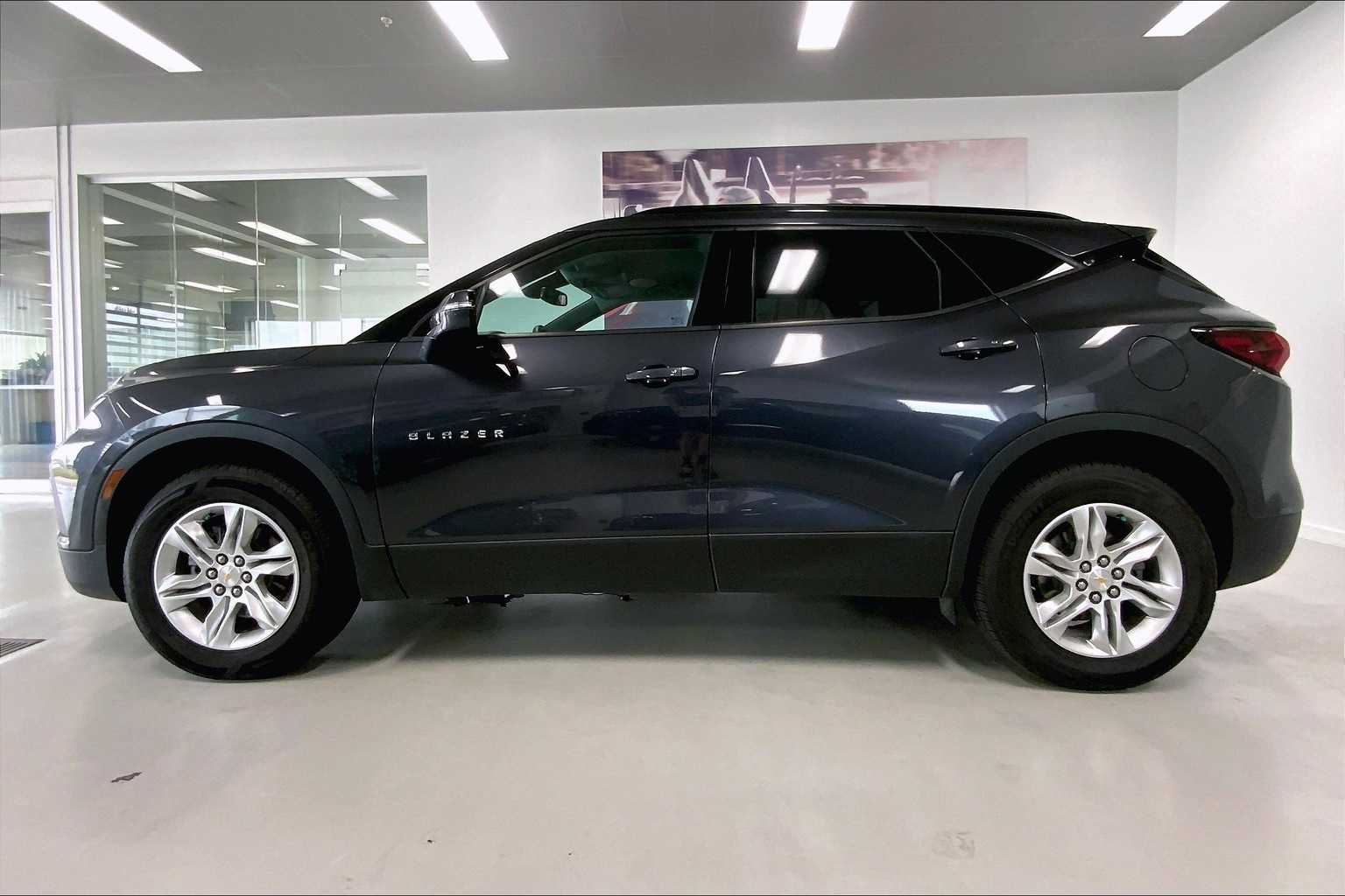 2022 Chevrolet Blazer 2LT photo 2