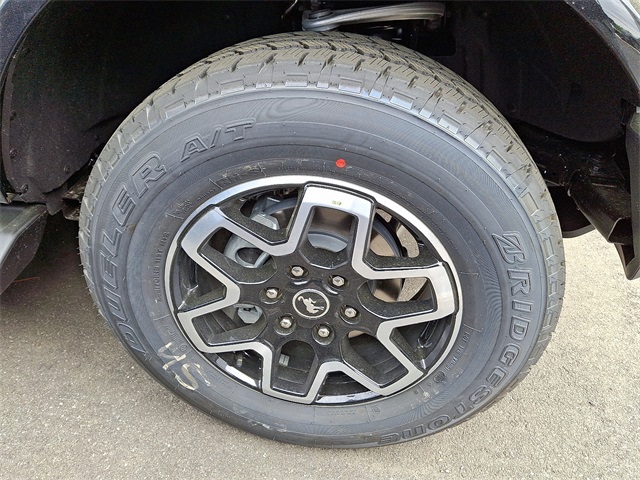 2025 Ford Bronco Outer Banks photo 4