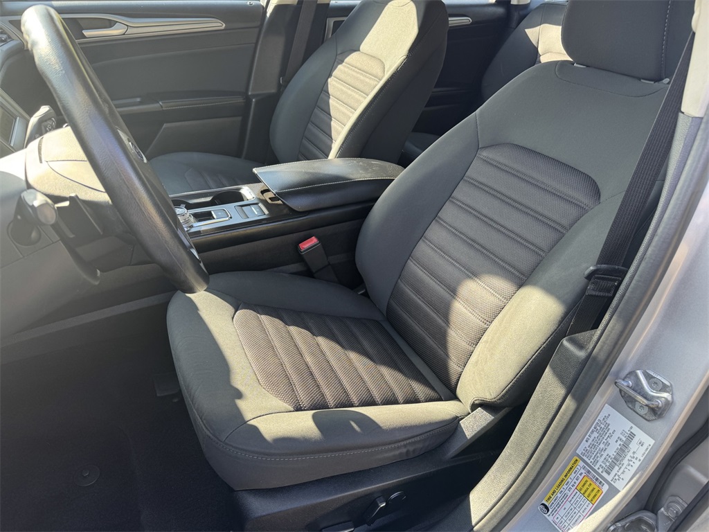 2018 Ford Fusion SE photo 17