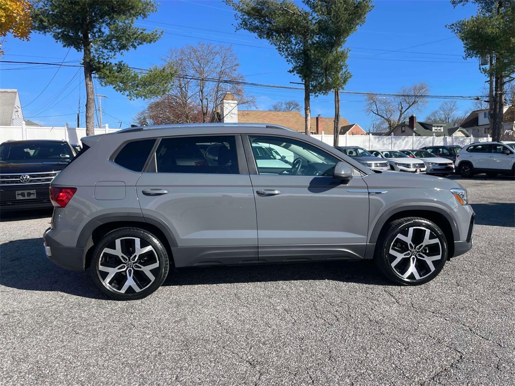 2023 Volkswagen Taos SEL photo 4