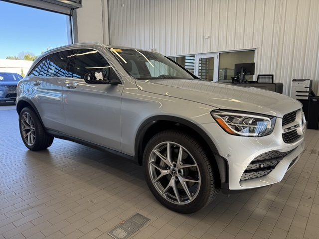 2022 Mercedes-Benz GLC GLC300's photo