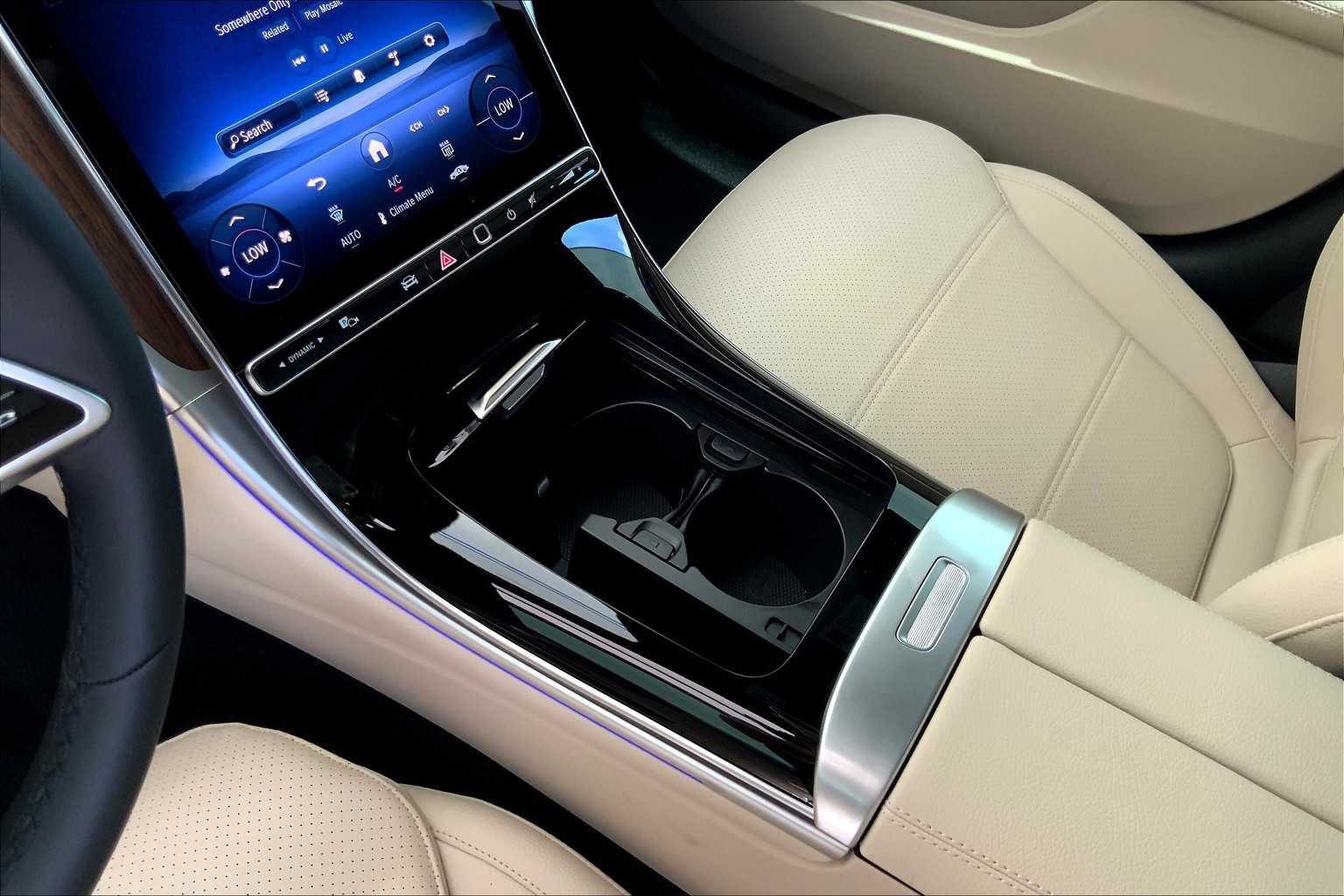 2025 Mercedes Benz C 300 4MATIC Sedan photo 9