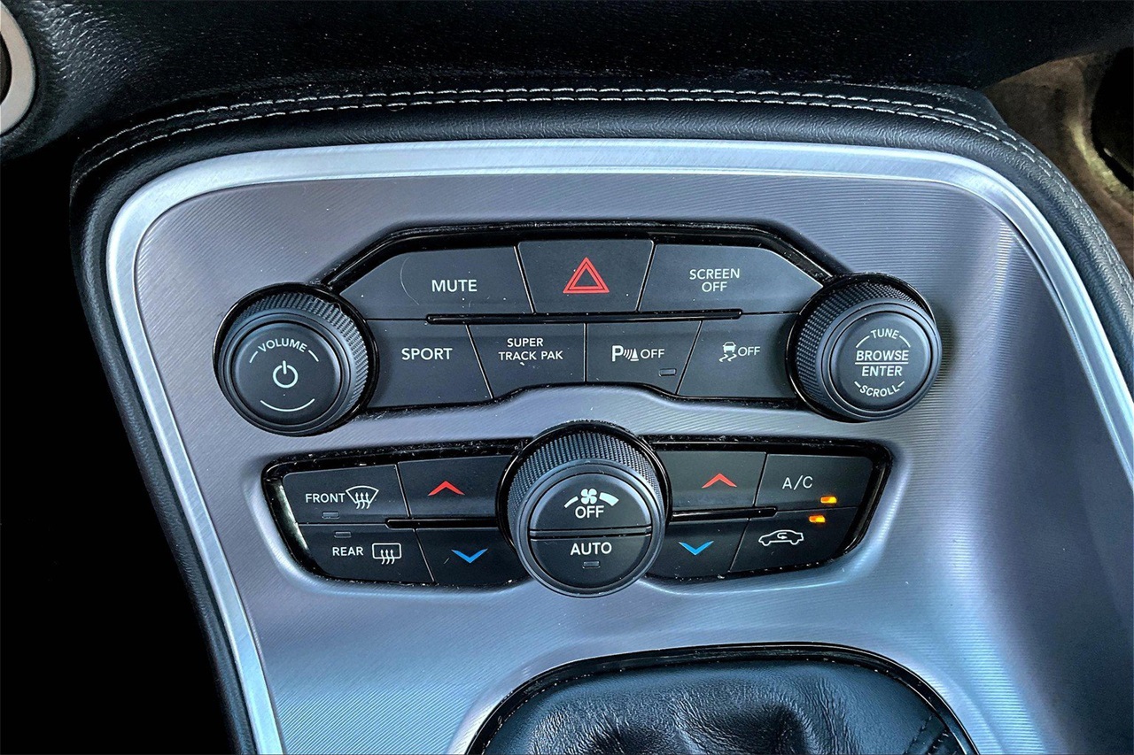 2022 Dodge Challenger R/T photo 22