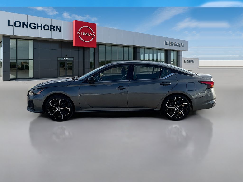 2024 Nissan Altima 2.5 SR photo 4