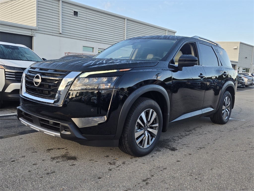 2025 Nissan Pathfinder SL photo 4