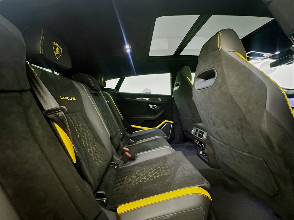 2024 Lamborghini Urus Performante photo 24