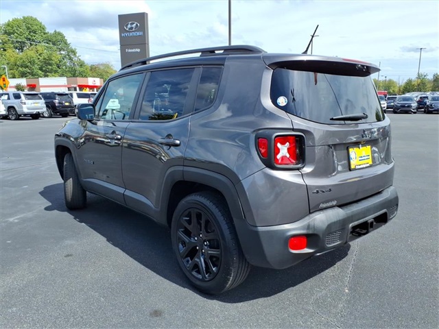 2016 Jeep Renegade Latitude photo 3