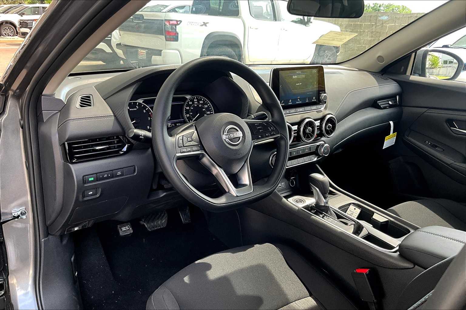 2025 Nissan Sentra SV photo 10