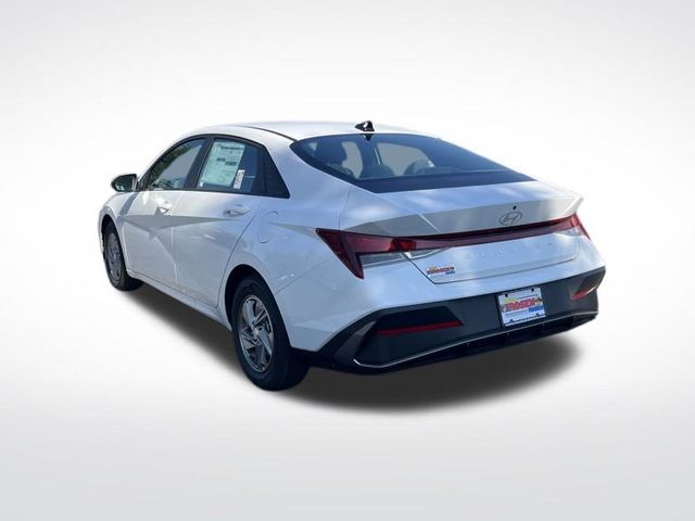 2025 Hyundai Elantra SE photo 3