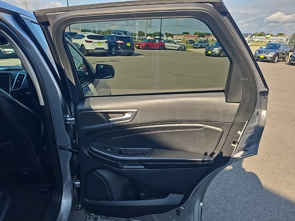 2022 Ford Edge Titanium photo 19