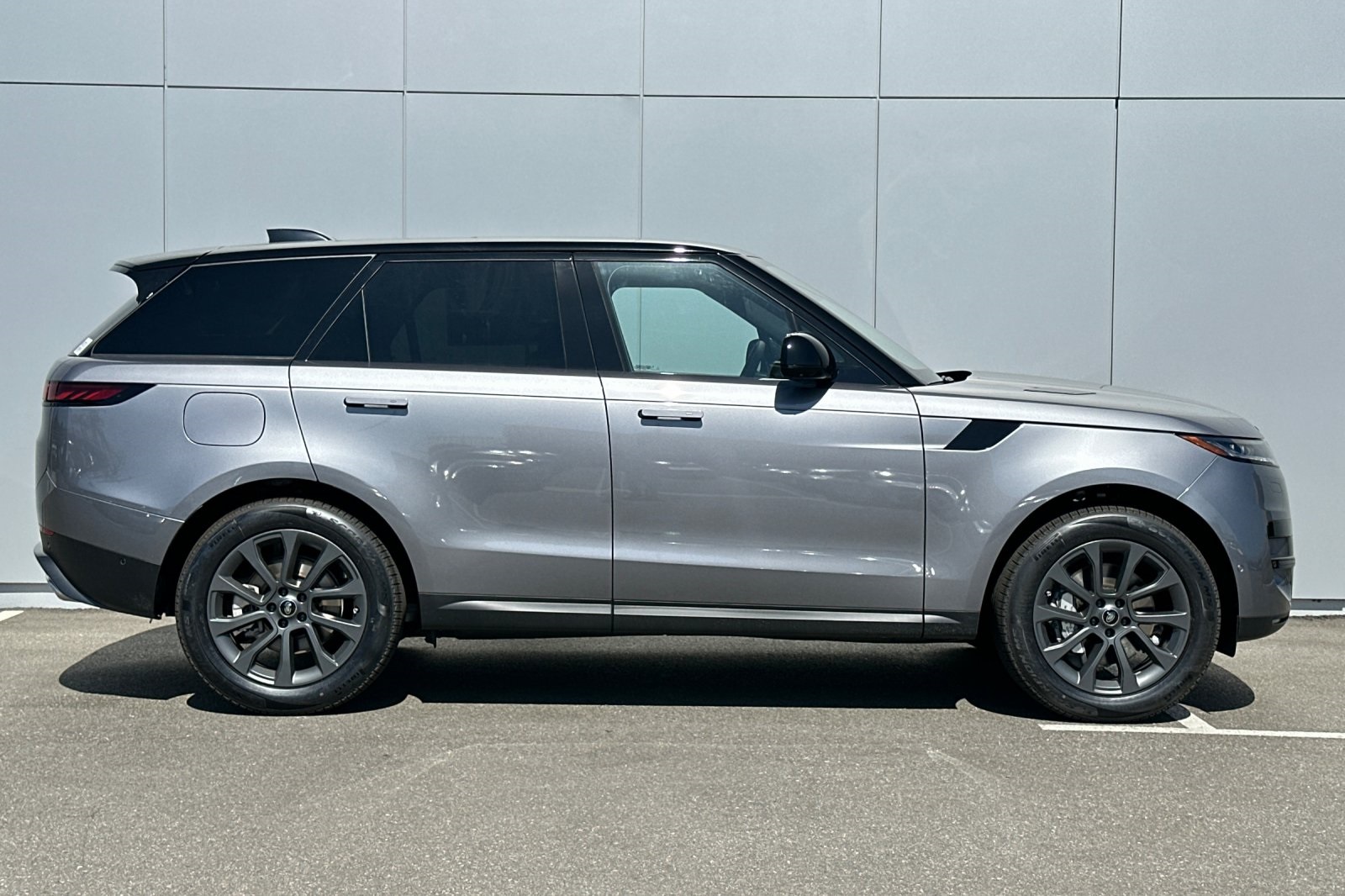 2025 Land Rover Range Rover Sport SE photo 7