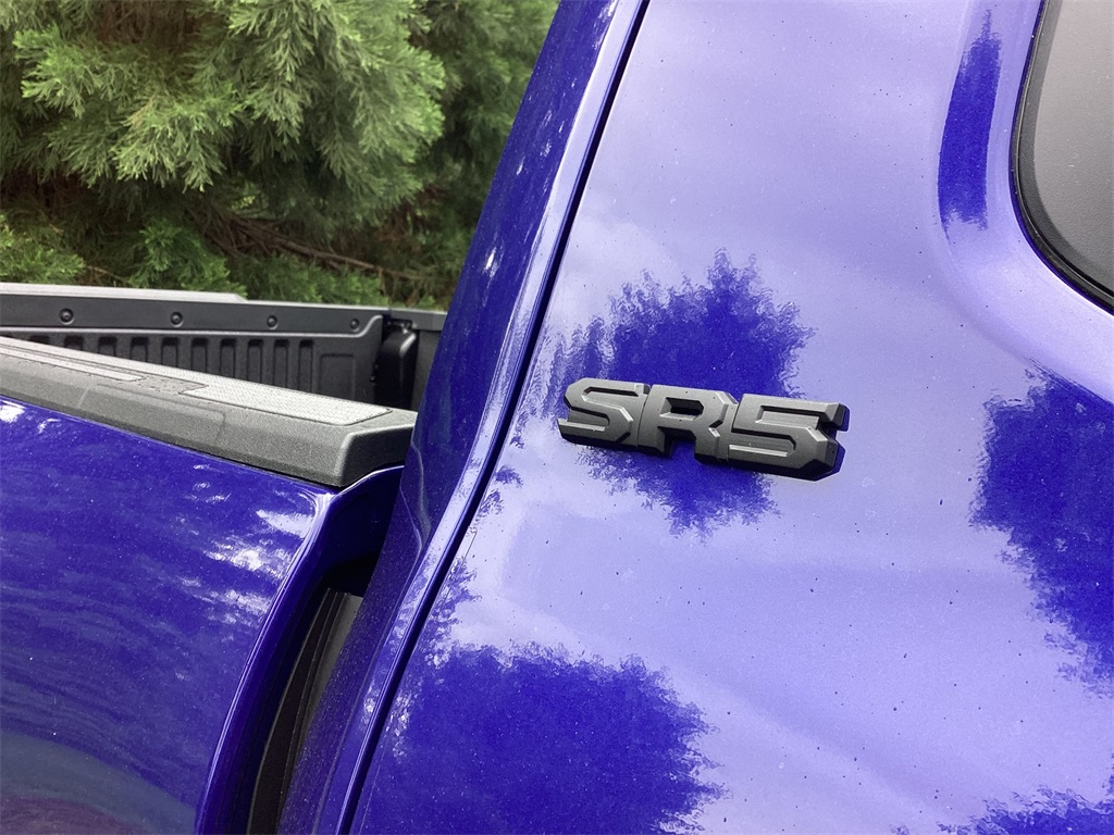 2025 Toyota Tacoma SR5 4x4 Double Cab photo 8