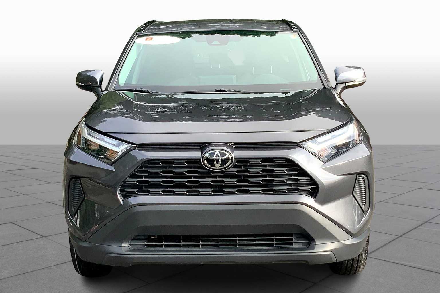2023 Toyota RAV4 XLE photo 2