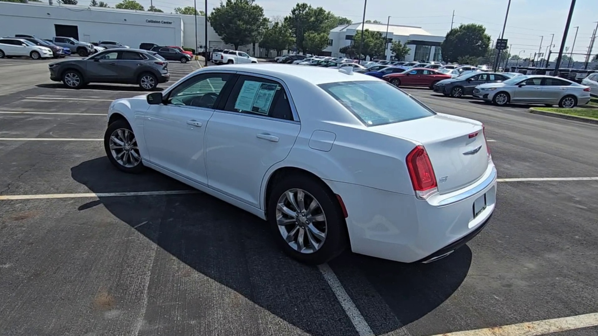 2022 Chrysler 300 Touring photo 40