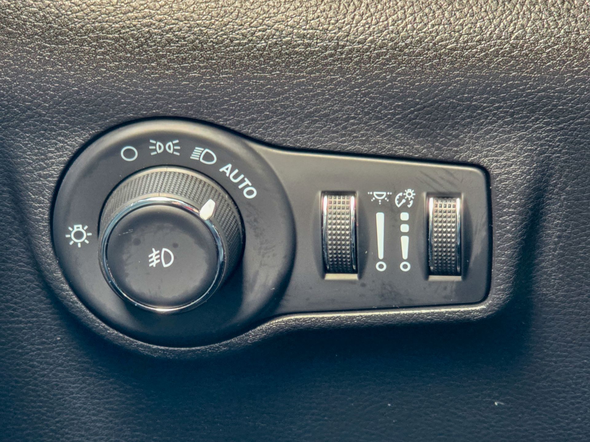 2022 Jeep Compass Latitude Lux photo 36