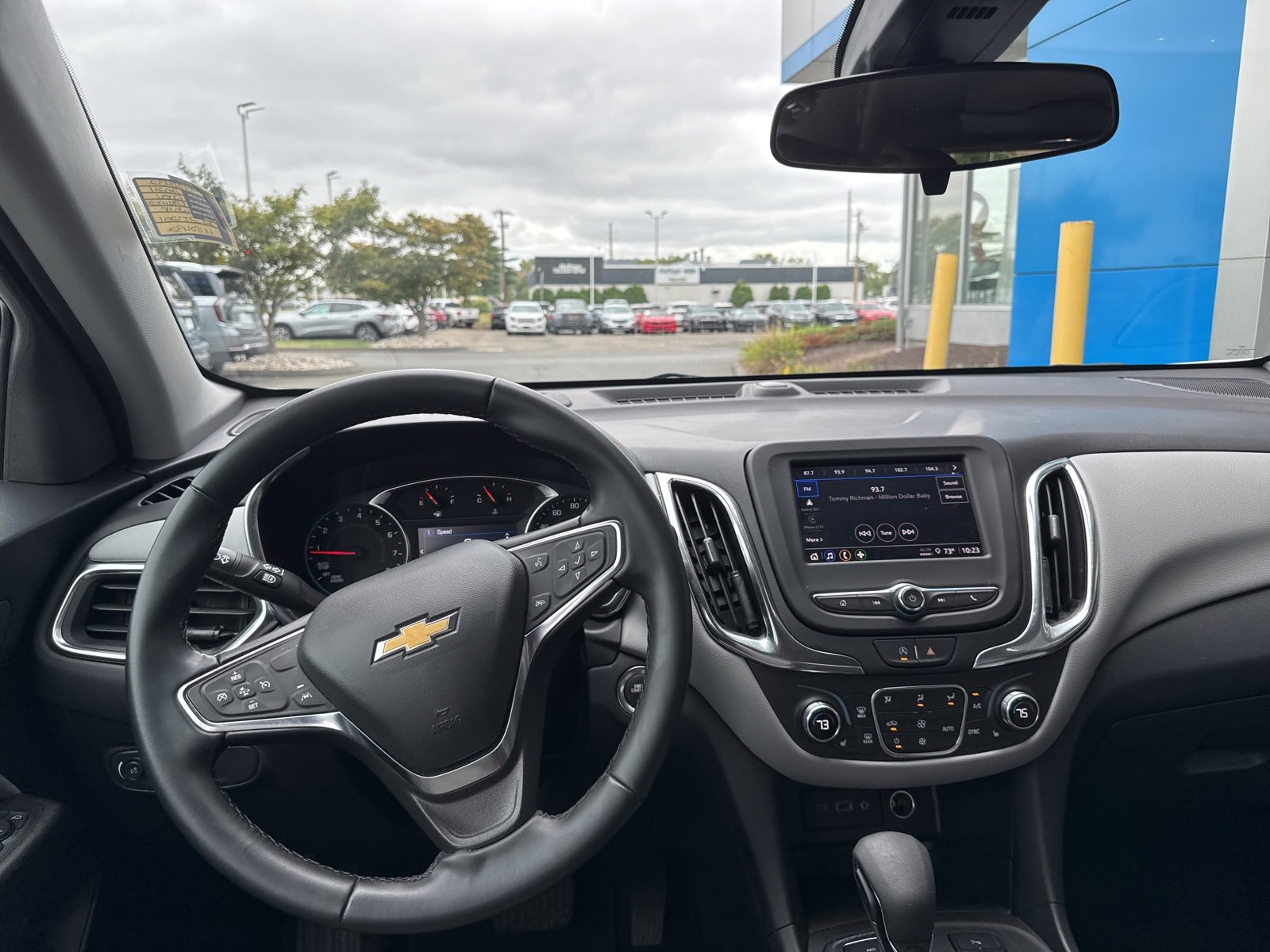 2024 Chevrolet Equinox LT photo 2