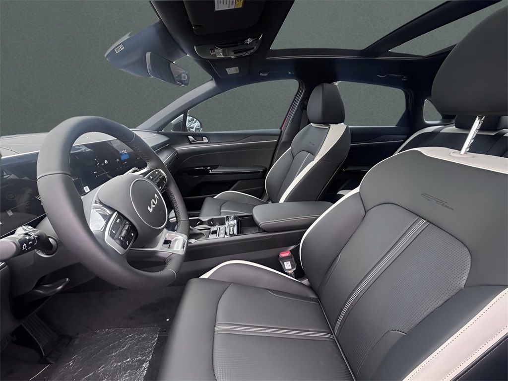 2025 Kia K5 GT-Line photo 11