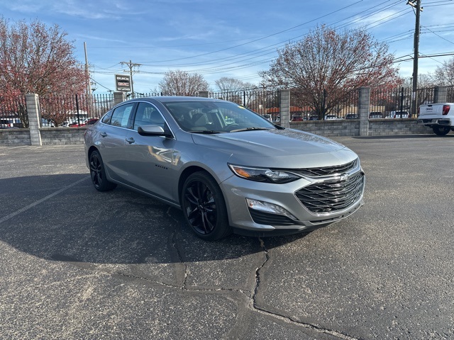 2023 Chevrolet Malibu 1LT photo 2