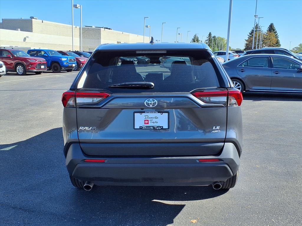2024 Toyota RAV4 LE photo 4