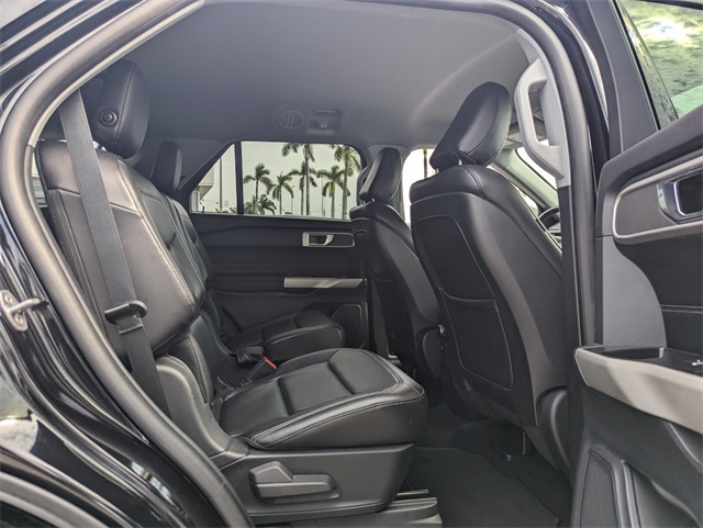 2020 Ford Explorer XLT photo 13
