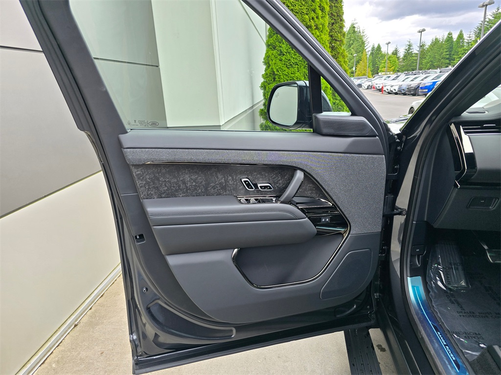 2025 Land Rover Range Rover Sport SE photo 19