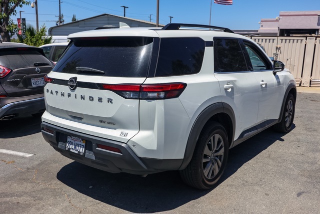 2022 Nissan Pathfinder SV photo 3