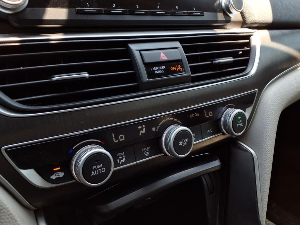 2018 Honda Accord LX photo 8