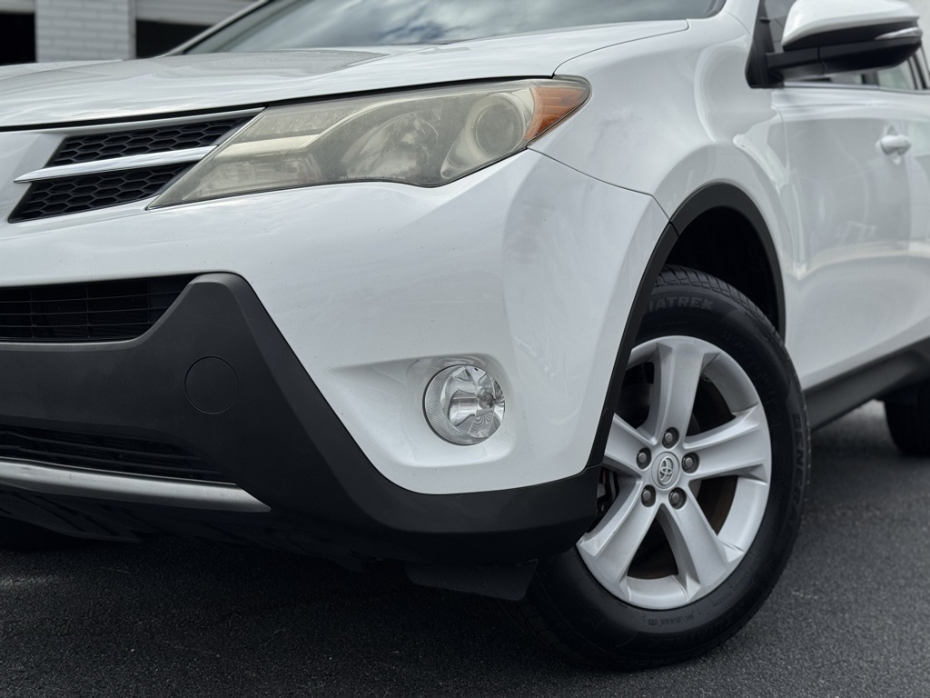 2014 Toyota RAV4 XLE photo 2
