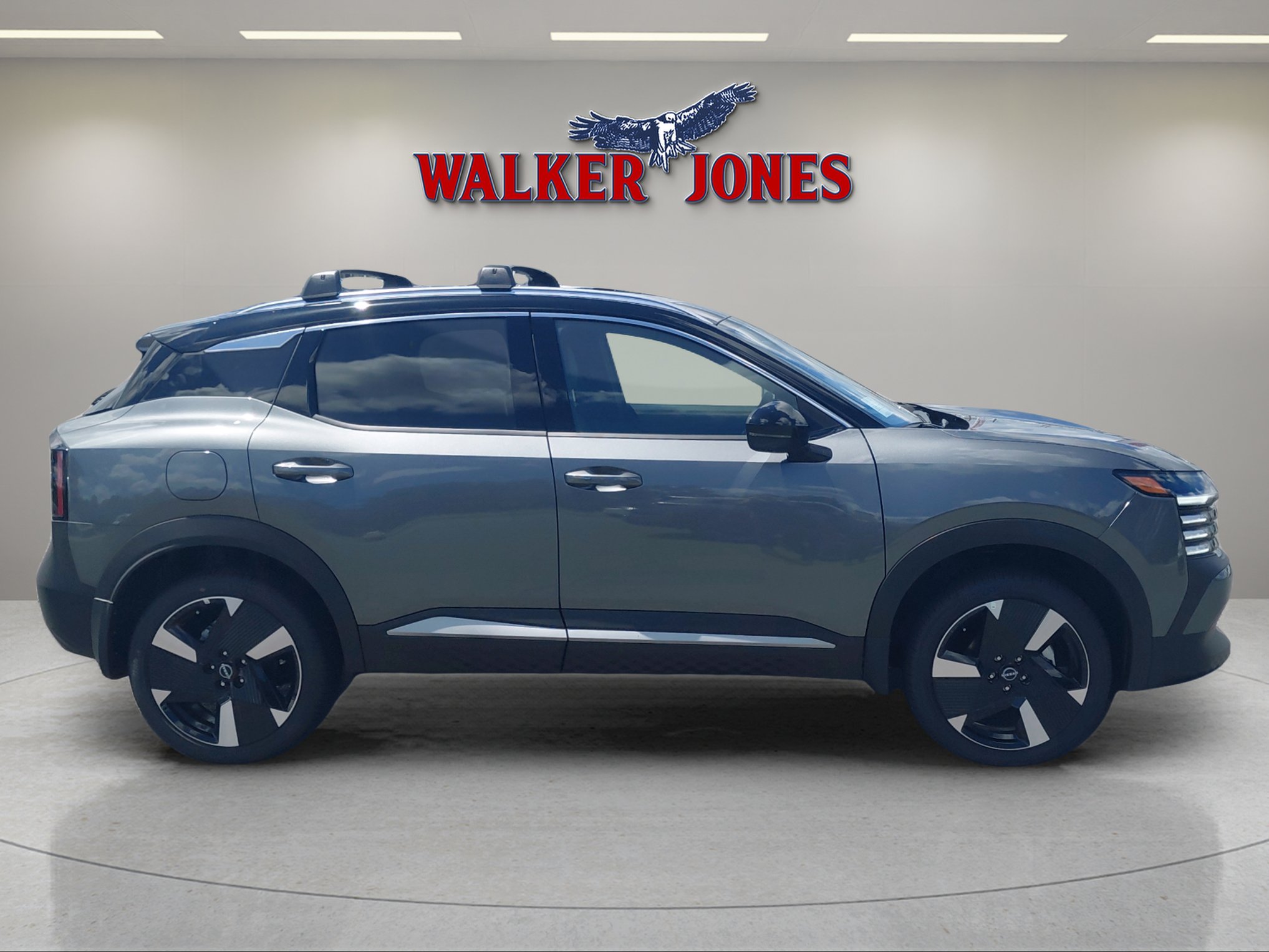 2025 Nissan Kicks SR photo 3