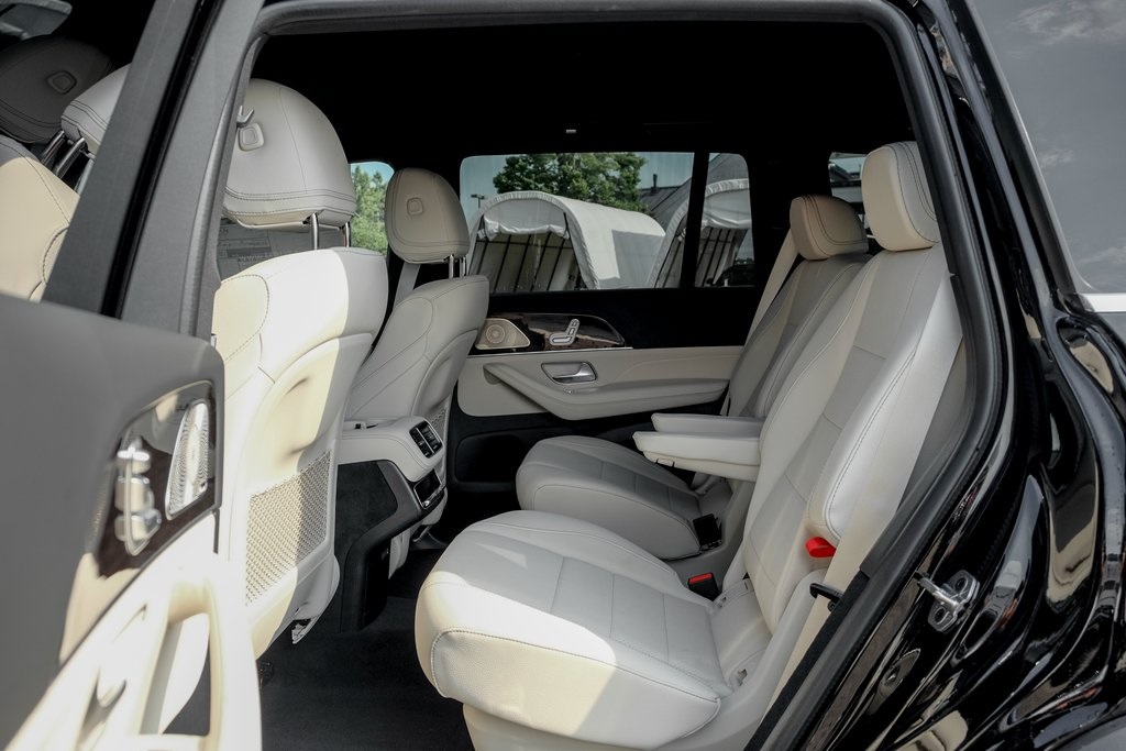 2025 Mercedes Benz GLS 450 4MATIC photo 15