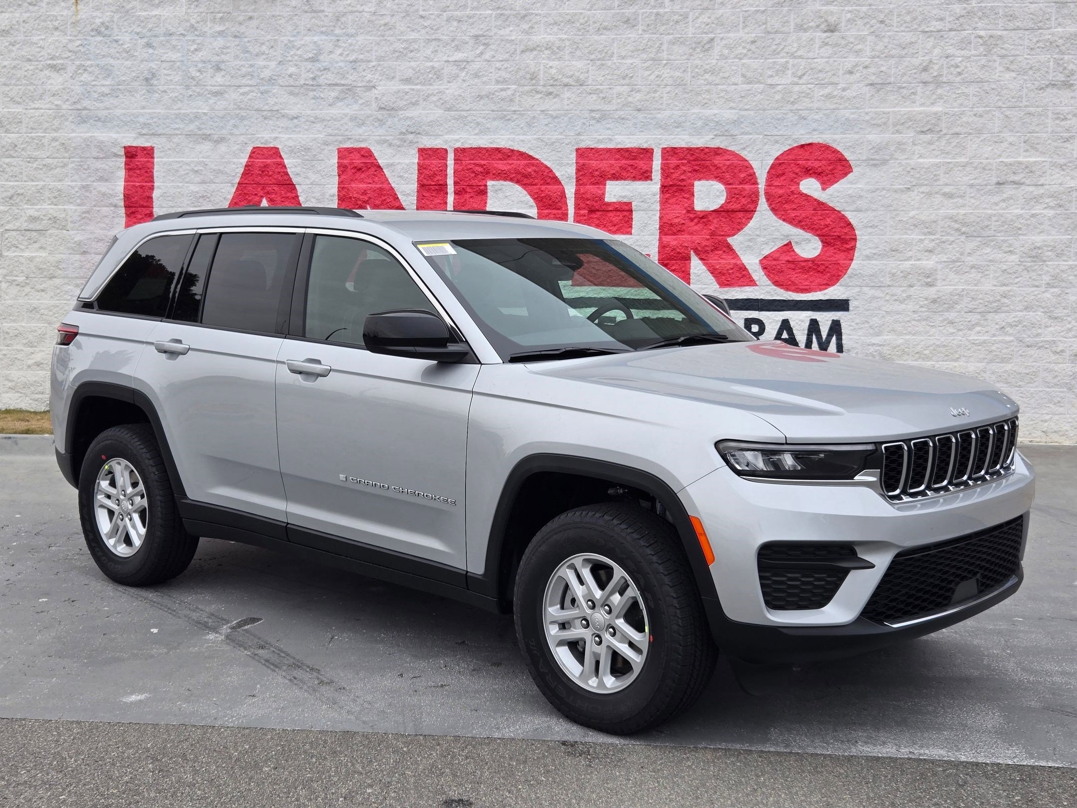 2025 Jeep Grand Cherokee Laredo's photo