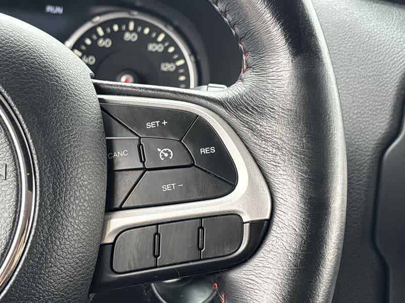 2016 Jeep Renegade Trailhawk photo 23