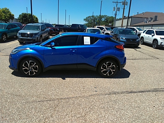 2022 Toyota C-HR photo 2