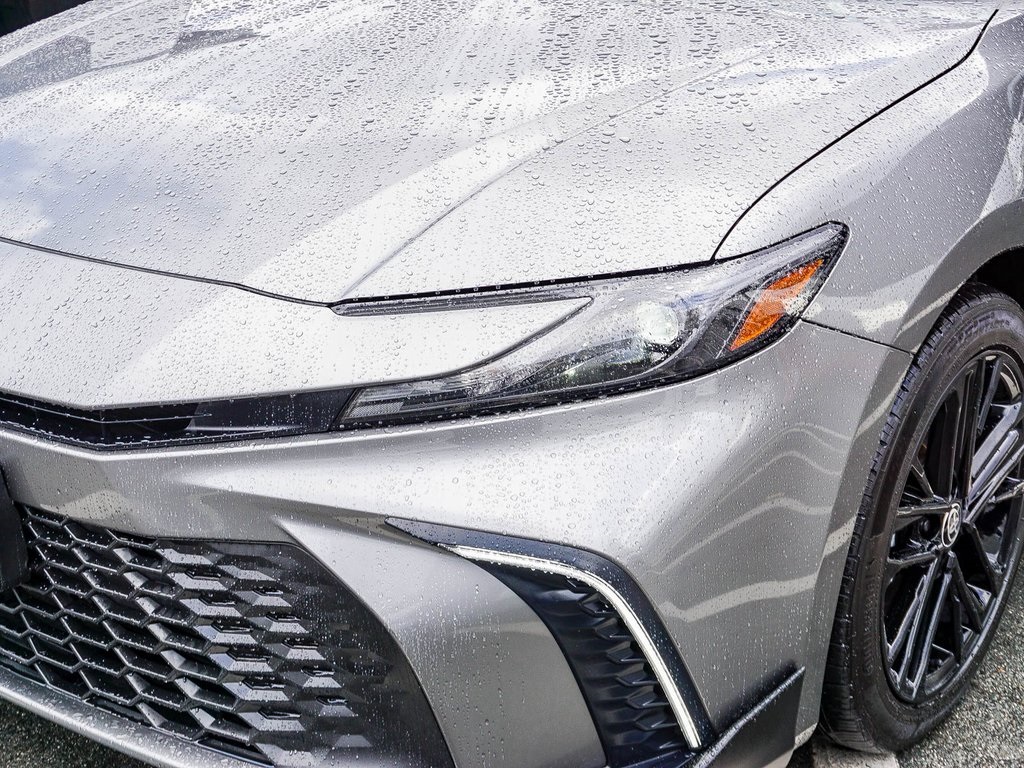 2025 Toyota Camry SE photo 3