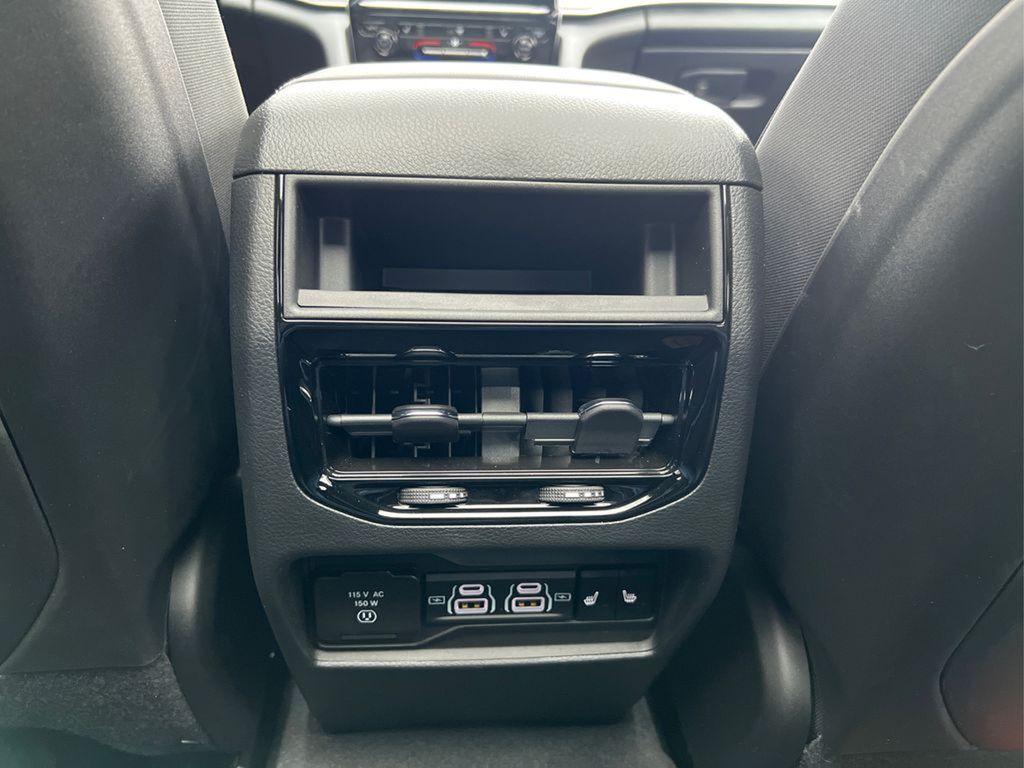 2024 Jeep Cherokee 4xe Base photo 30