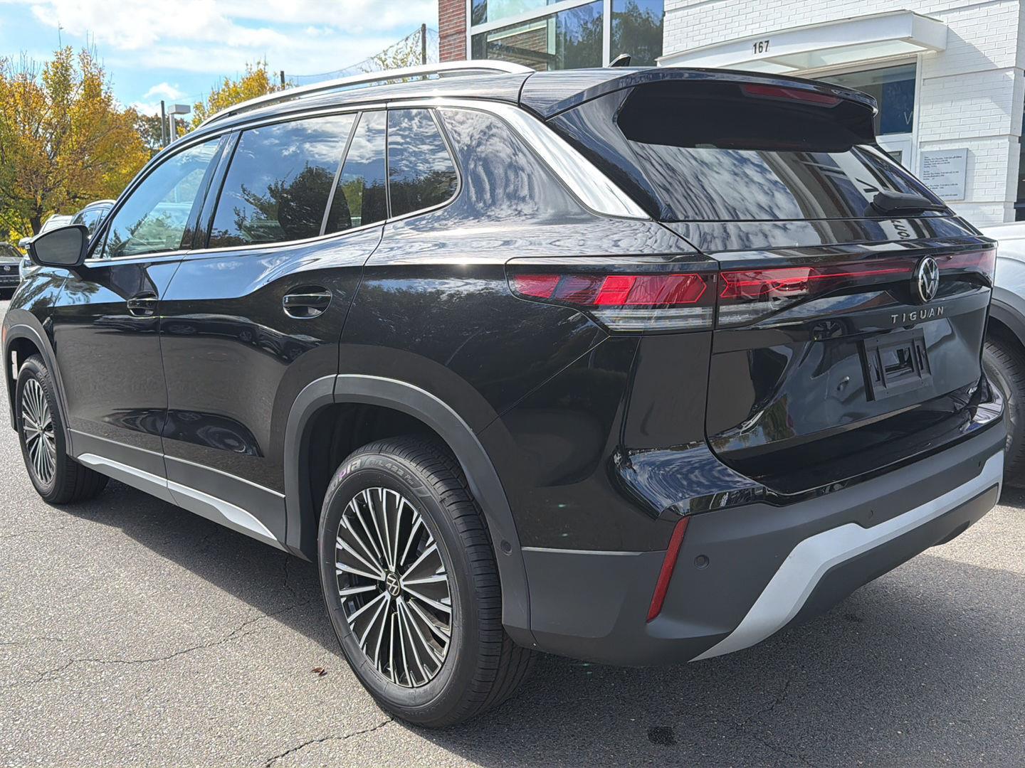 2025 Volkswagen Tiguan S photo 3