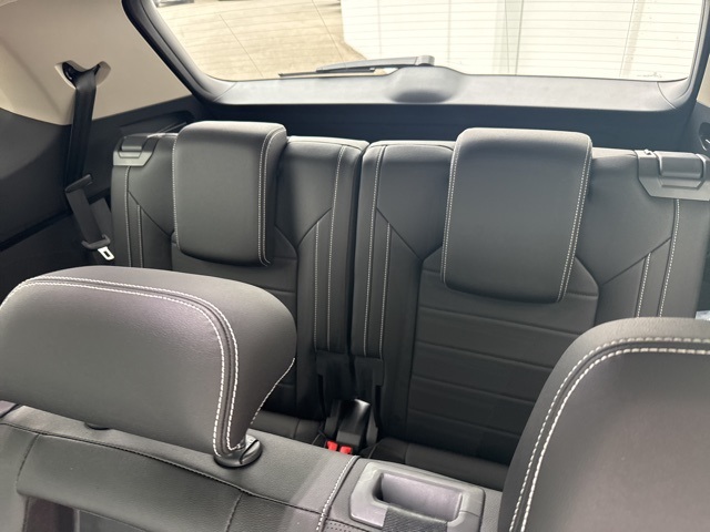 2025 Volkswagen Atlas SEL photo 14