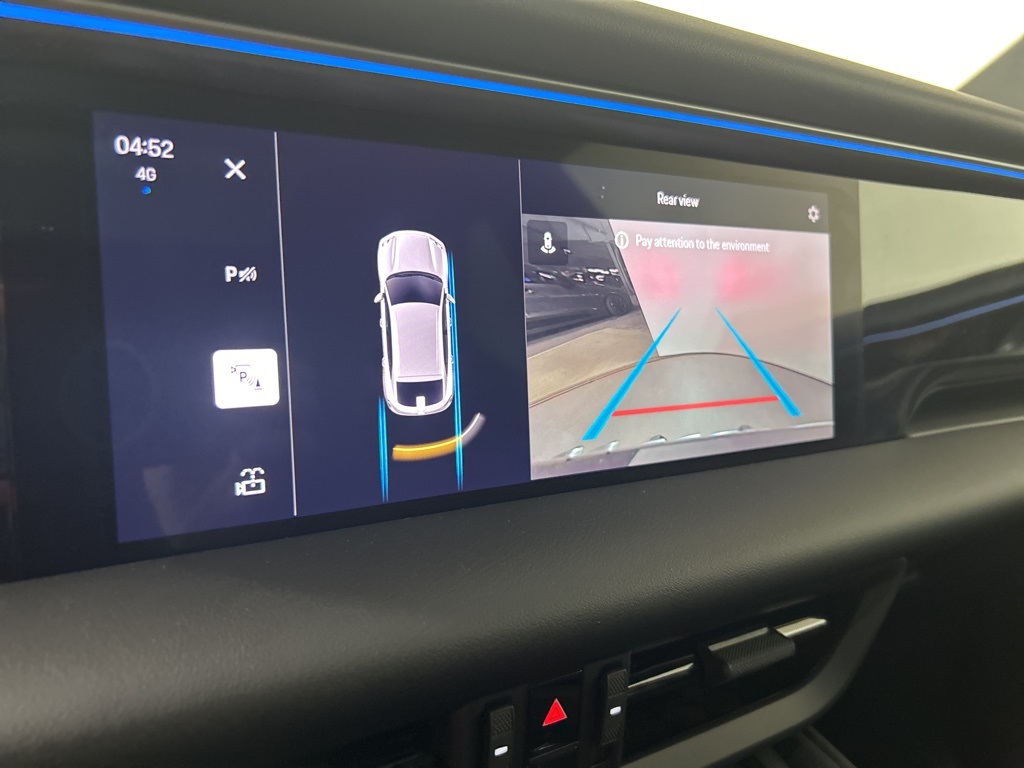 2025 Porsche Macan Electric 4 photo 21