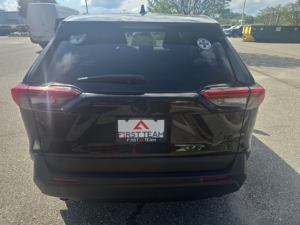 2023 Toyota RAV4 LE photo 5