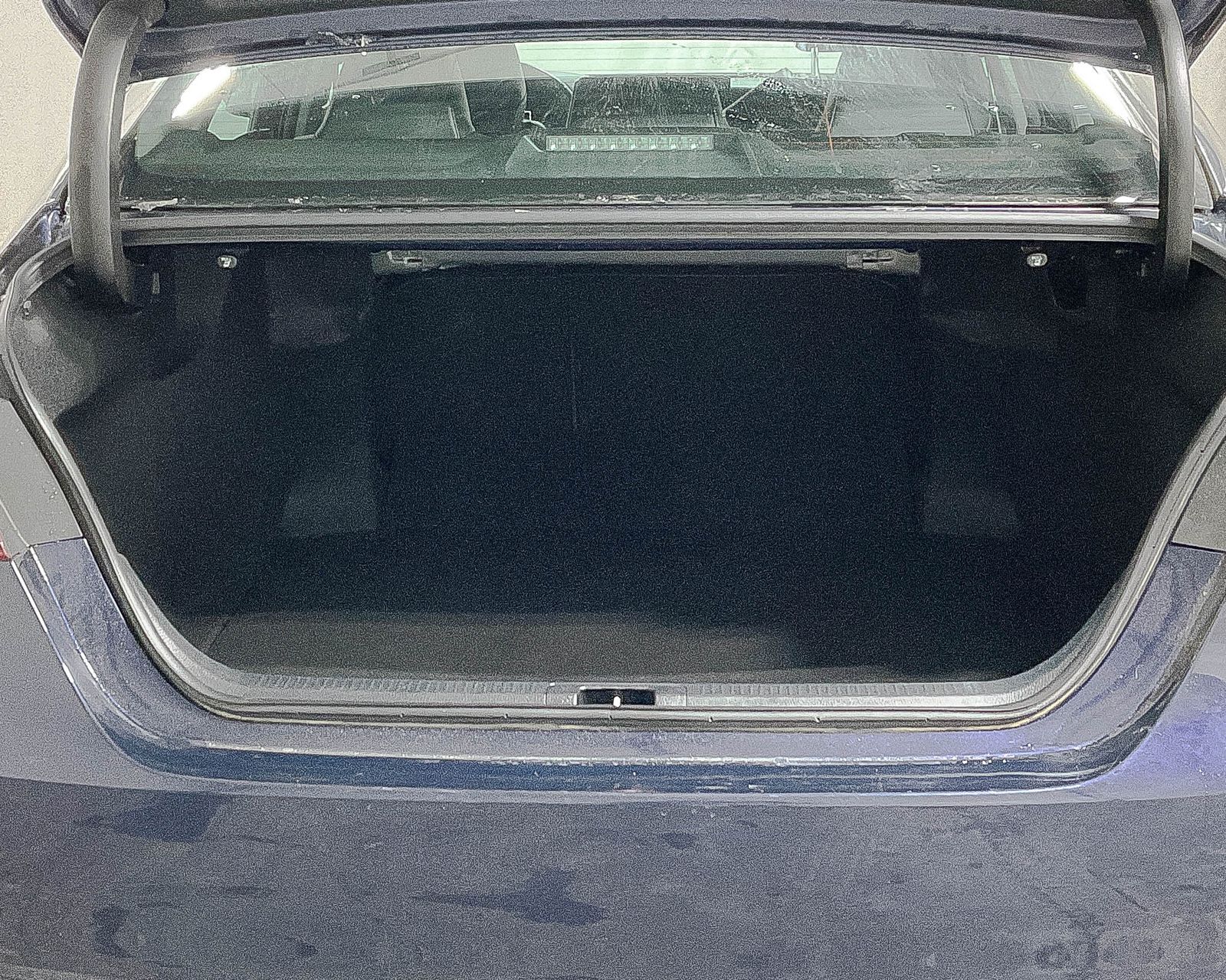 2022 Toyota Camry SE photo 22
