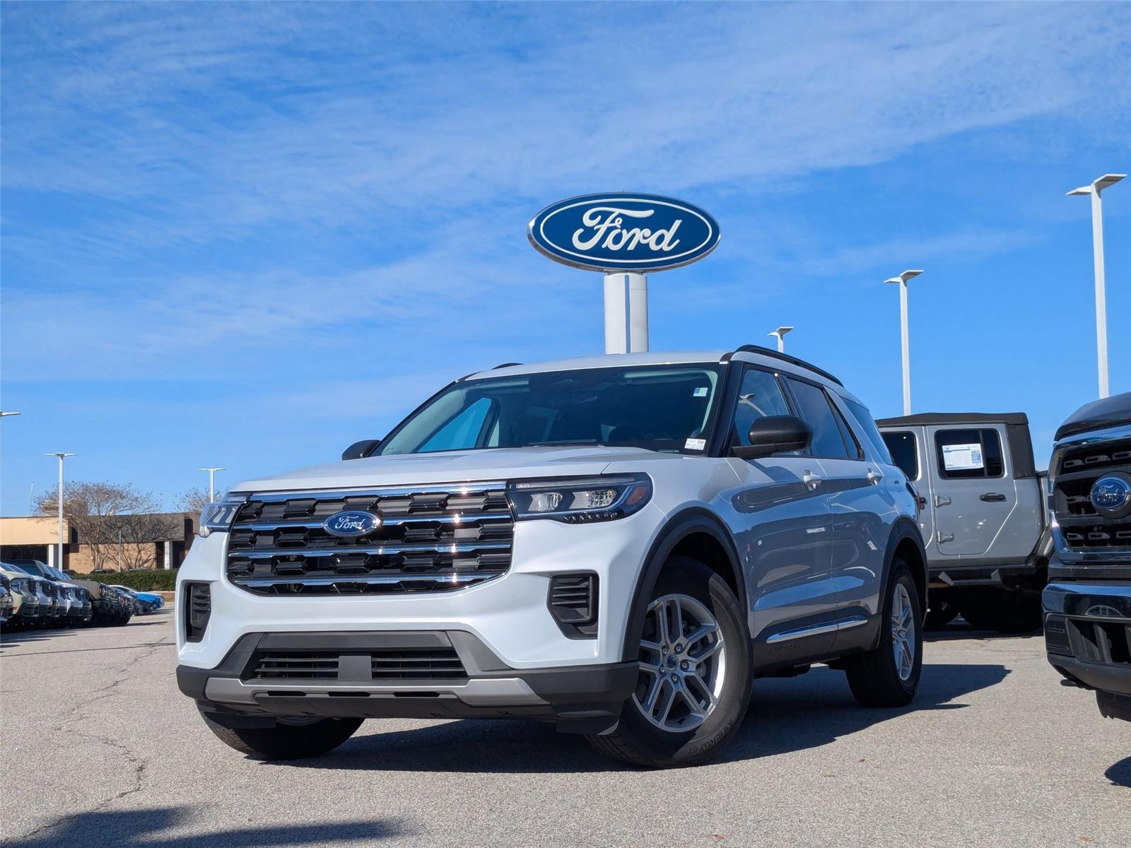 2025 Ford Explorer Active's photo