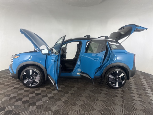 2026 Nissan Kicks SR photo 11